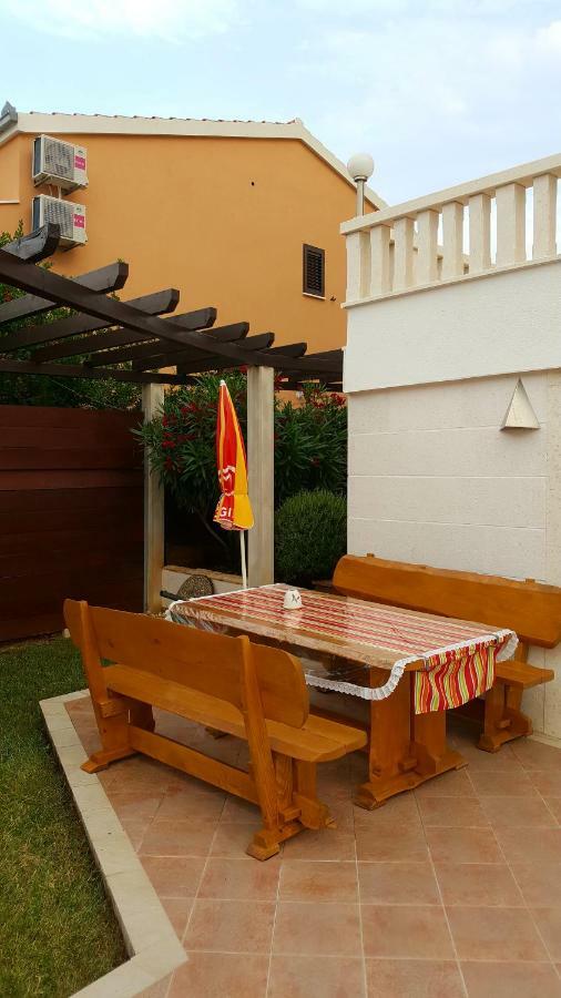 Apartments Romana Slatine Exterior photo