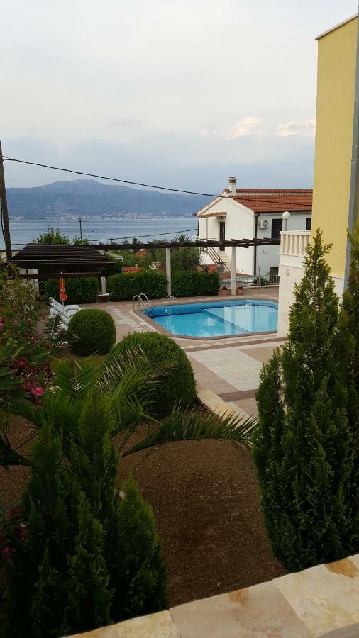 Apartments Romana Slatine Exterior photo